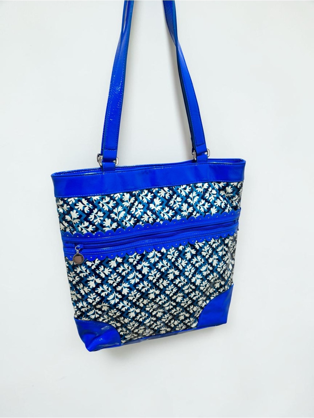 2010 Vera Bradley Frill Everything Nice Tote Blue Lagoon Glossy Shoulder Bag